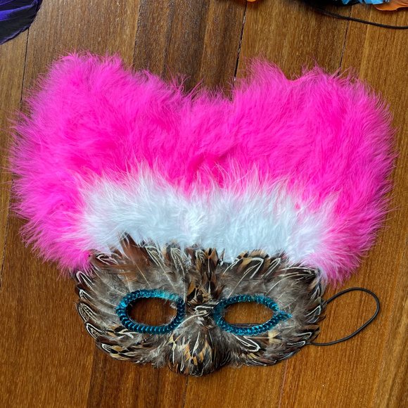 Five Vintage Mardi Gras Masquerade Masks - Picture 6 of 8